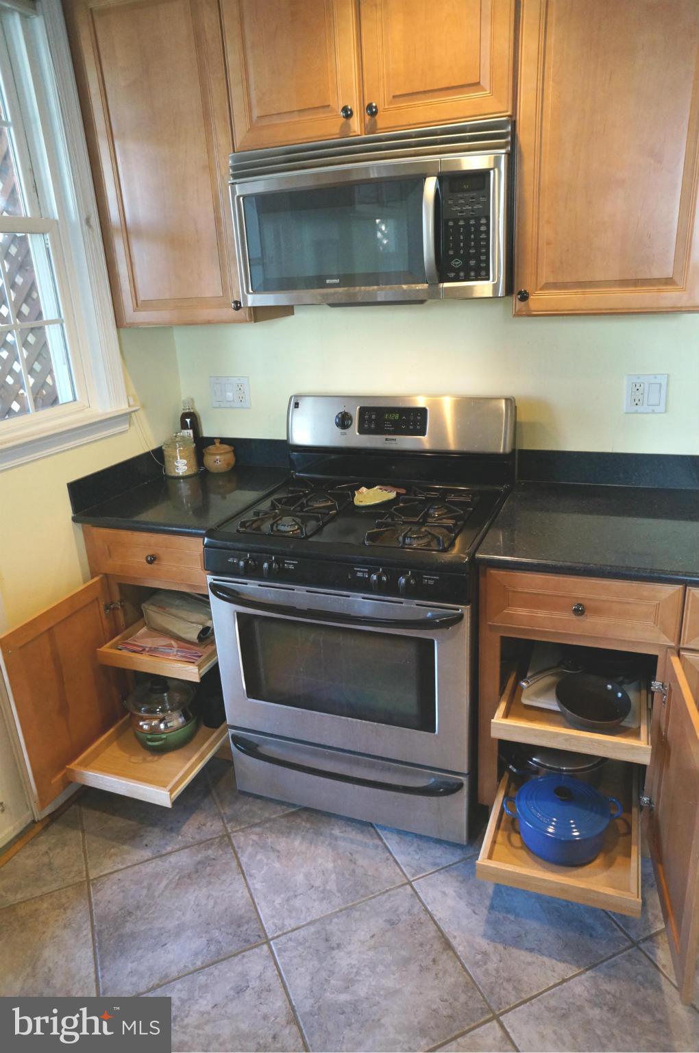 9 Russell Road, Unit C Alexandria, VA 22301 - Photo 9 of 30 Kitchen