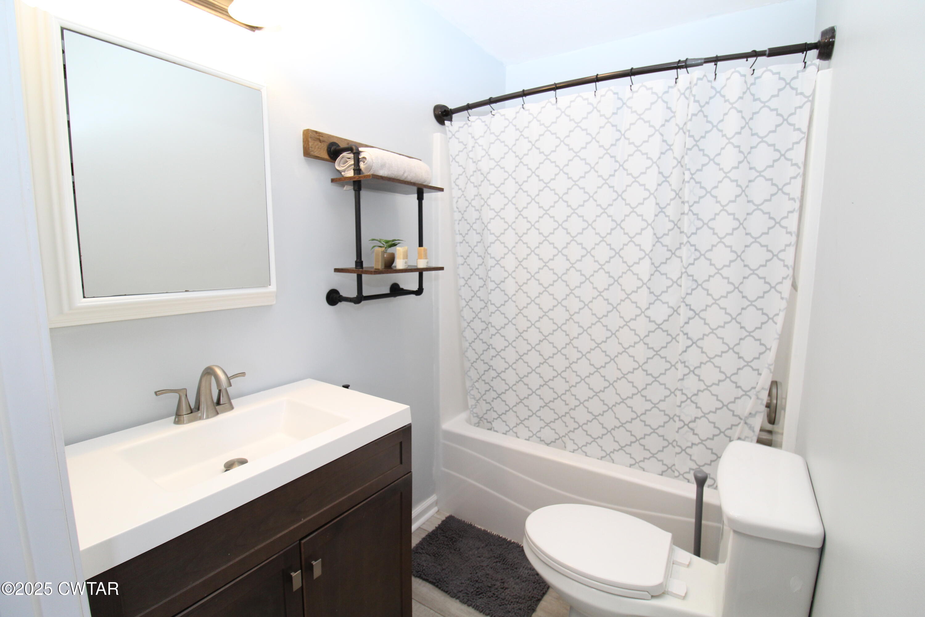 3125 Old Huntingdon Road Lexington, TN 38351 - Photo 13 of 17 a bathroom with a sink a toilet and shower