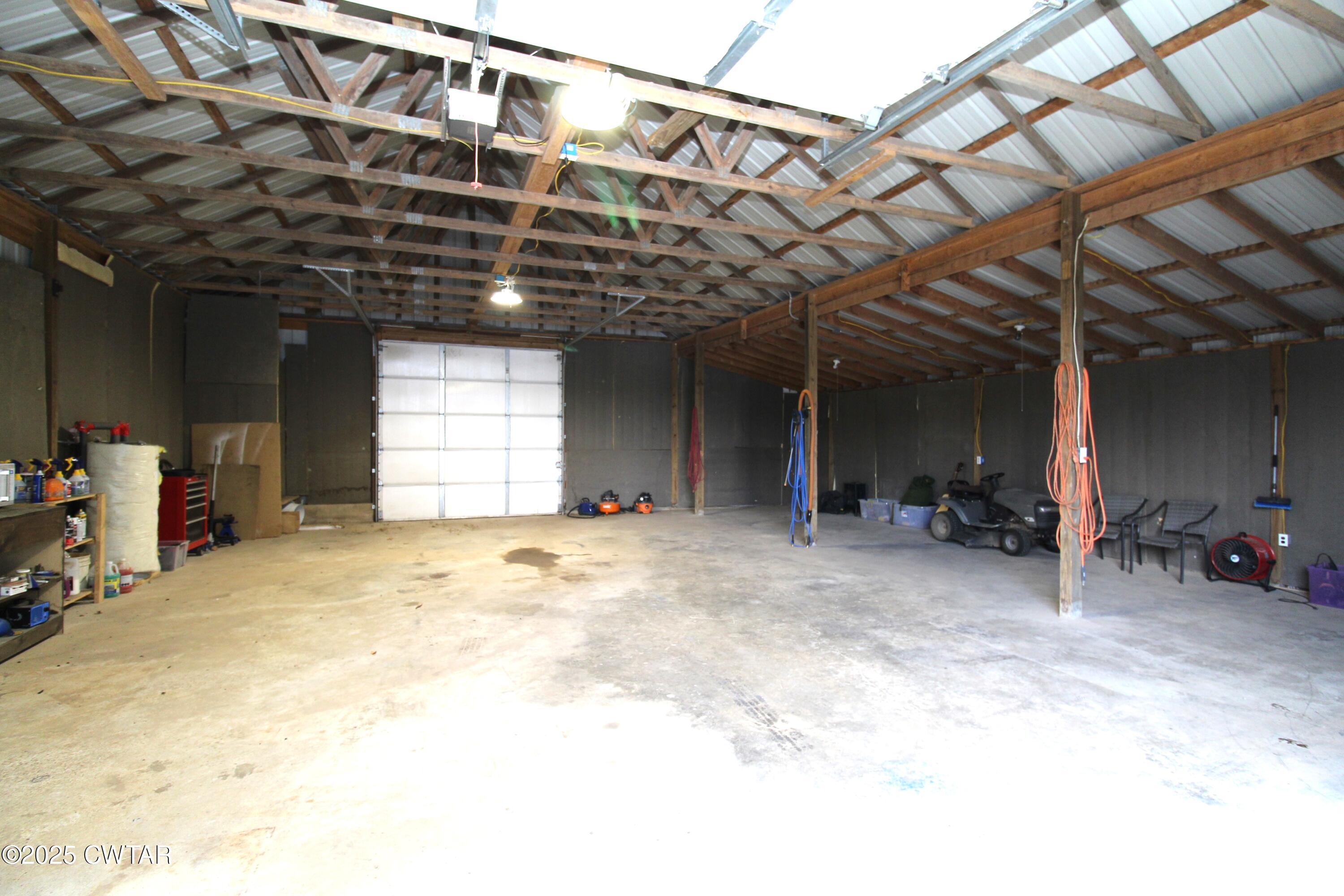 3125 Old Huntingdon Road Lexington, TN 38351 - Photo 15 of 17 a view of a big room with closet and furniture