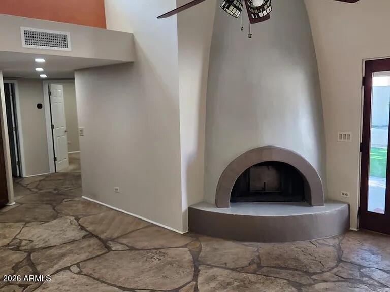 4615 East Monte Way Phoenix, AZ 85044 - Photo 5 of 18 a room with a bench