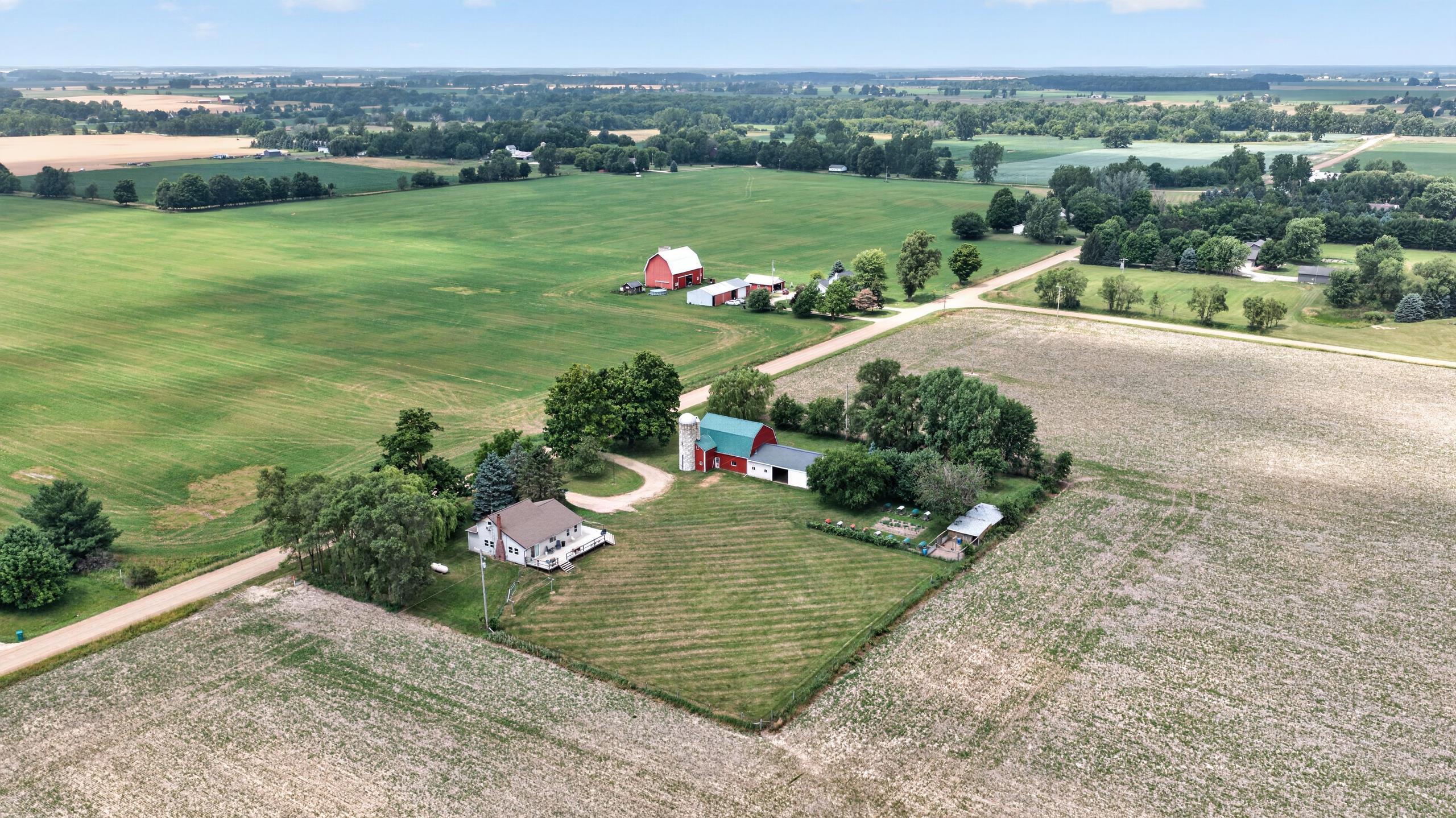 4395 South Grove Road St. Johns, MI 48879 - Photo 2 of 84