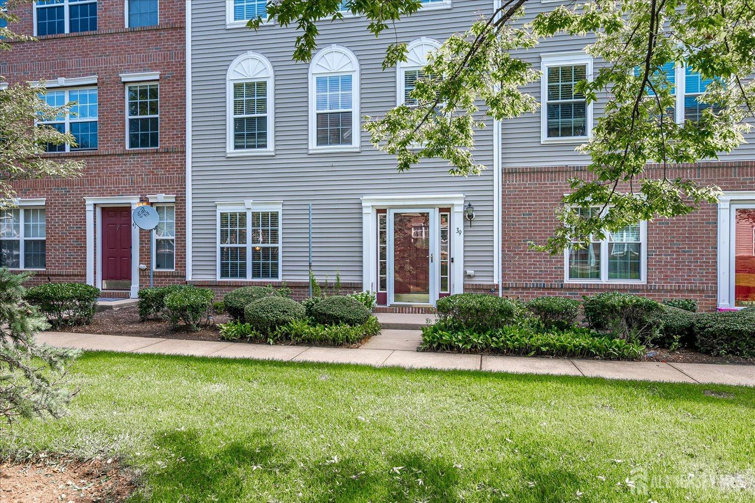 39 Rojewski Way Sayreville, NJ 08859 - Photo 2 of 40 a view of a house with a yard and plants