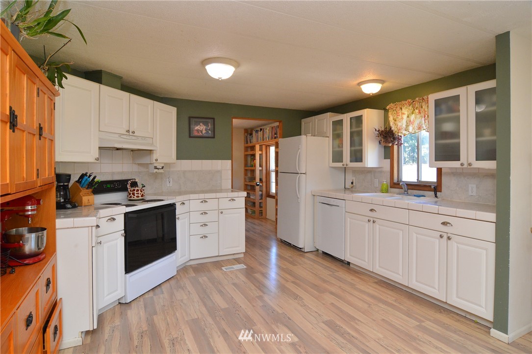 7540 187th Avenue Southwest Rochester, WA 98579 - Photo 10 of 25