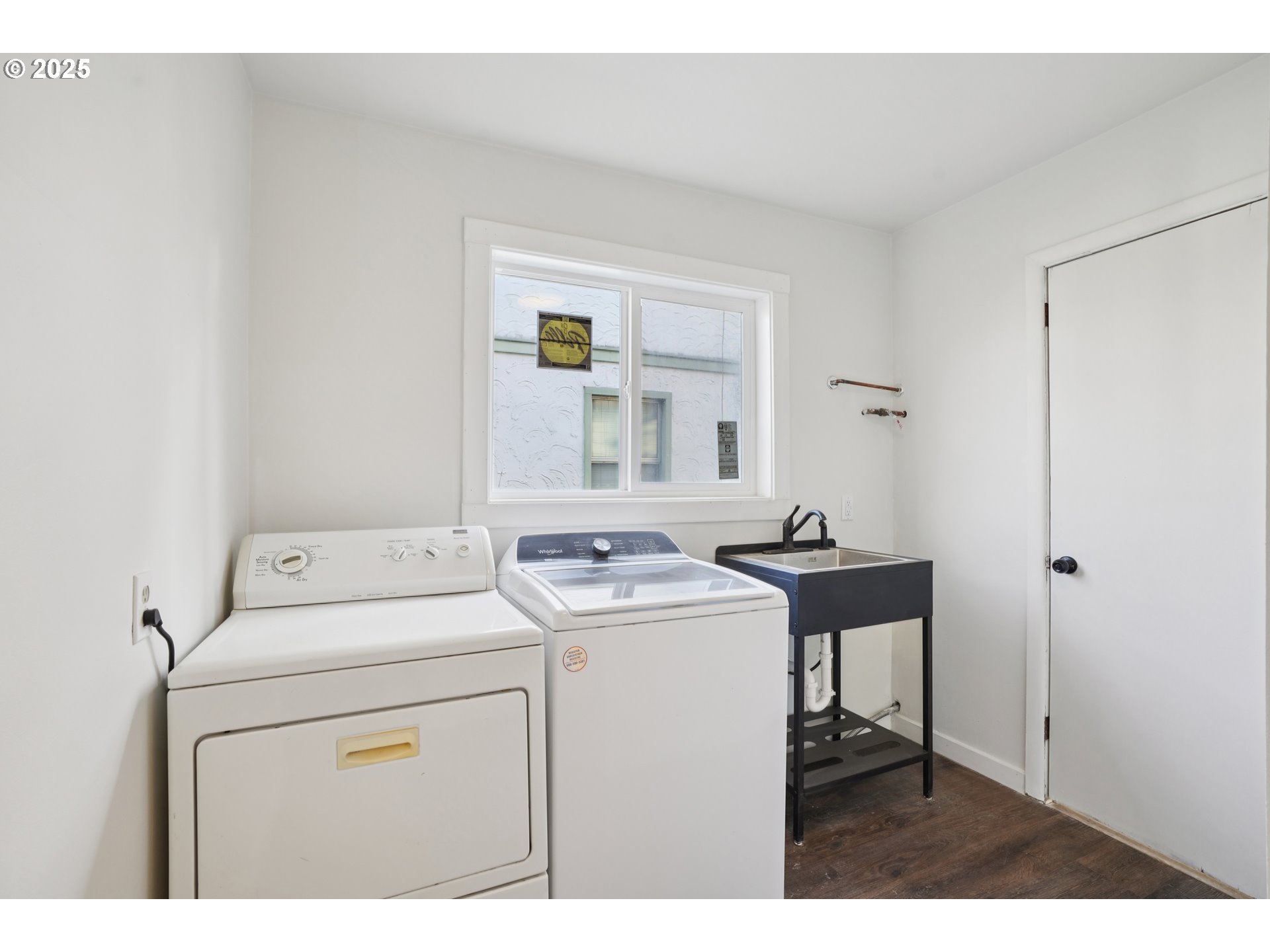 1315 North Russet Street Portland, OR 97217 - Photo 17 of 23 a utility room with dryer and washer
