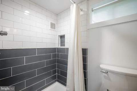 $2,950 | 2444 South Oakland Street, Arlington, VA 22206