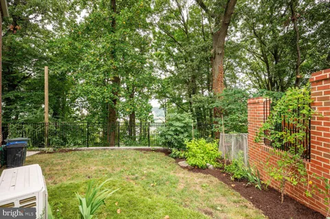 $2,950 | 2444 South Oakland Street, Arlington, VA 22206