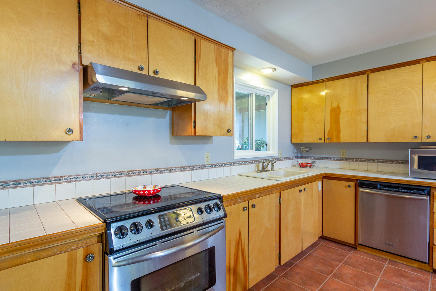 20388 Rae Road Bend, OR 97702 - Photo 19 of 30 Kitchen close up