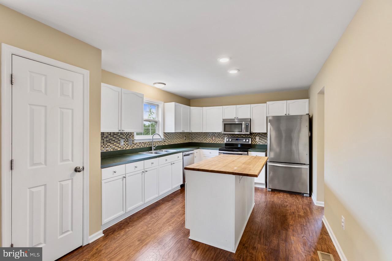 16 Rockingham Drive Keedysville, MD 21756 - Photo 4 of 32 Gallery Image 4