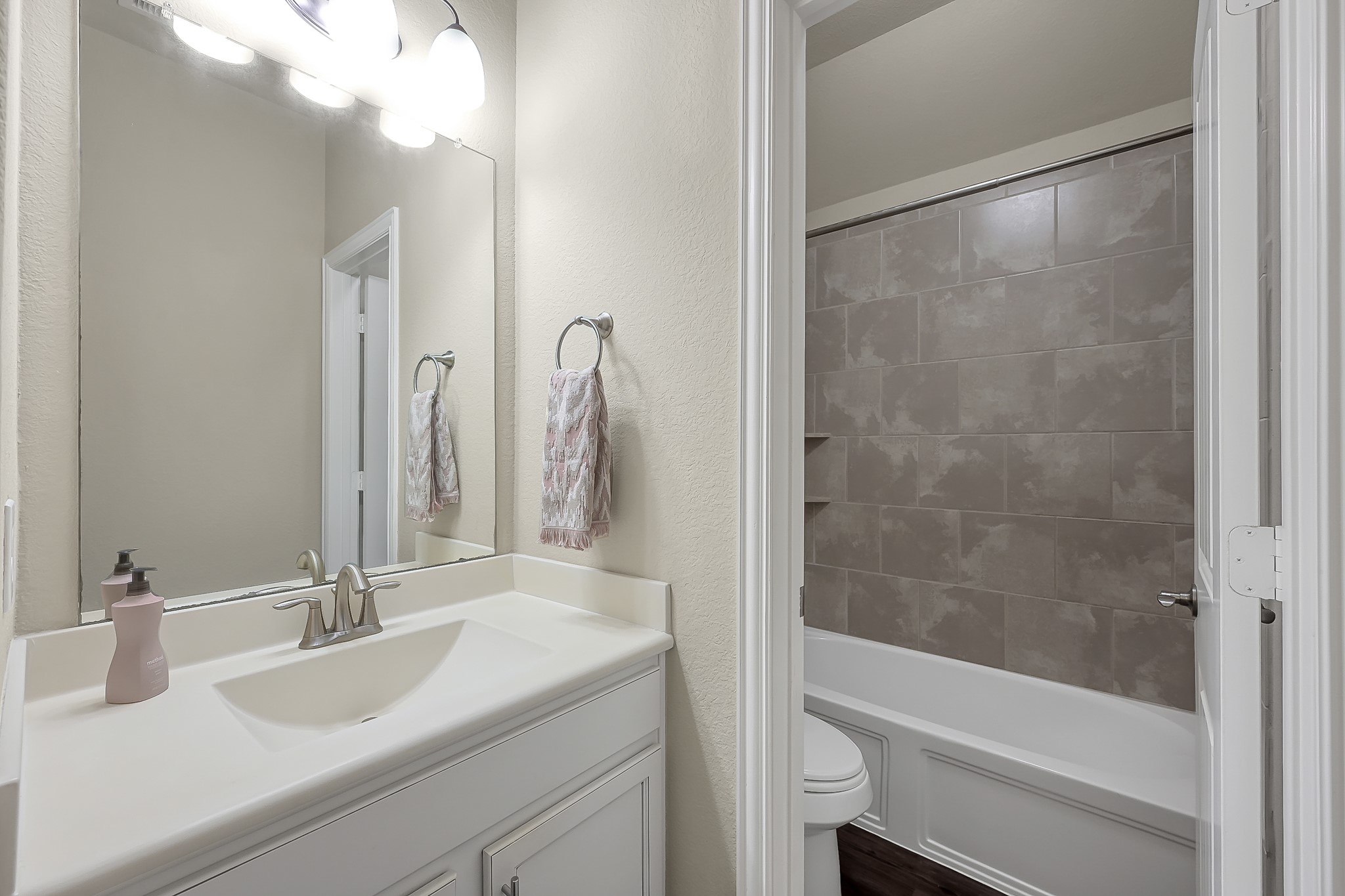 31711 Morning Ridge Lane Spring, TX 77386 - Photo 29 of 44 Secondary shared bathroom with tub / shower combo.