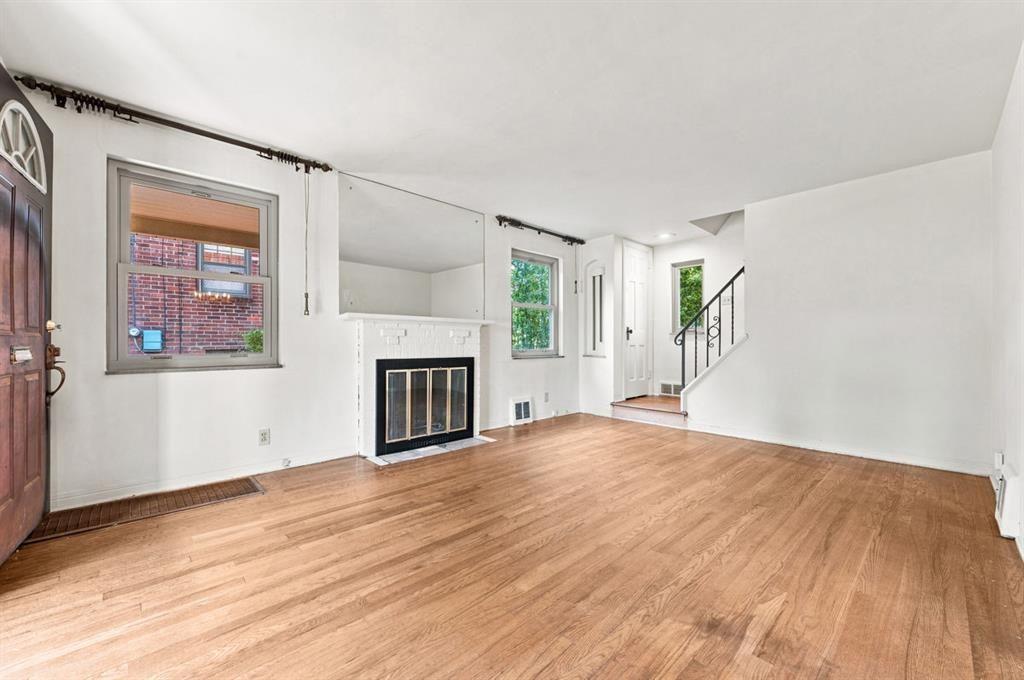 529 Old Farm Road Pittsburgh, PA 15234 - Photo 3 of 20 Gallery Image 3