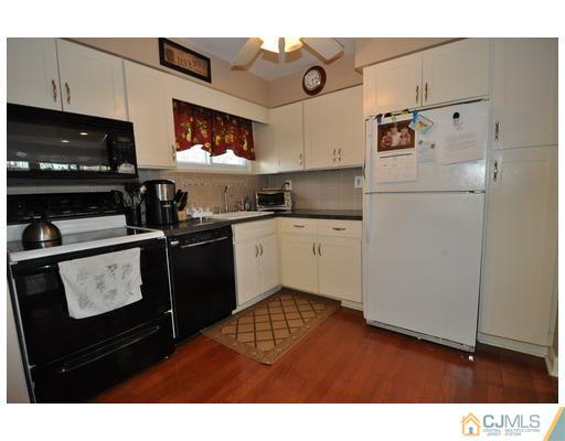 21 Sunrise Road Old Bridge, NJ 08857 - Photo 6 of 10 Gallery Image 6