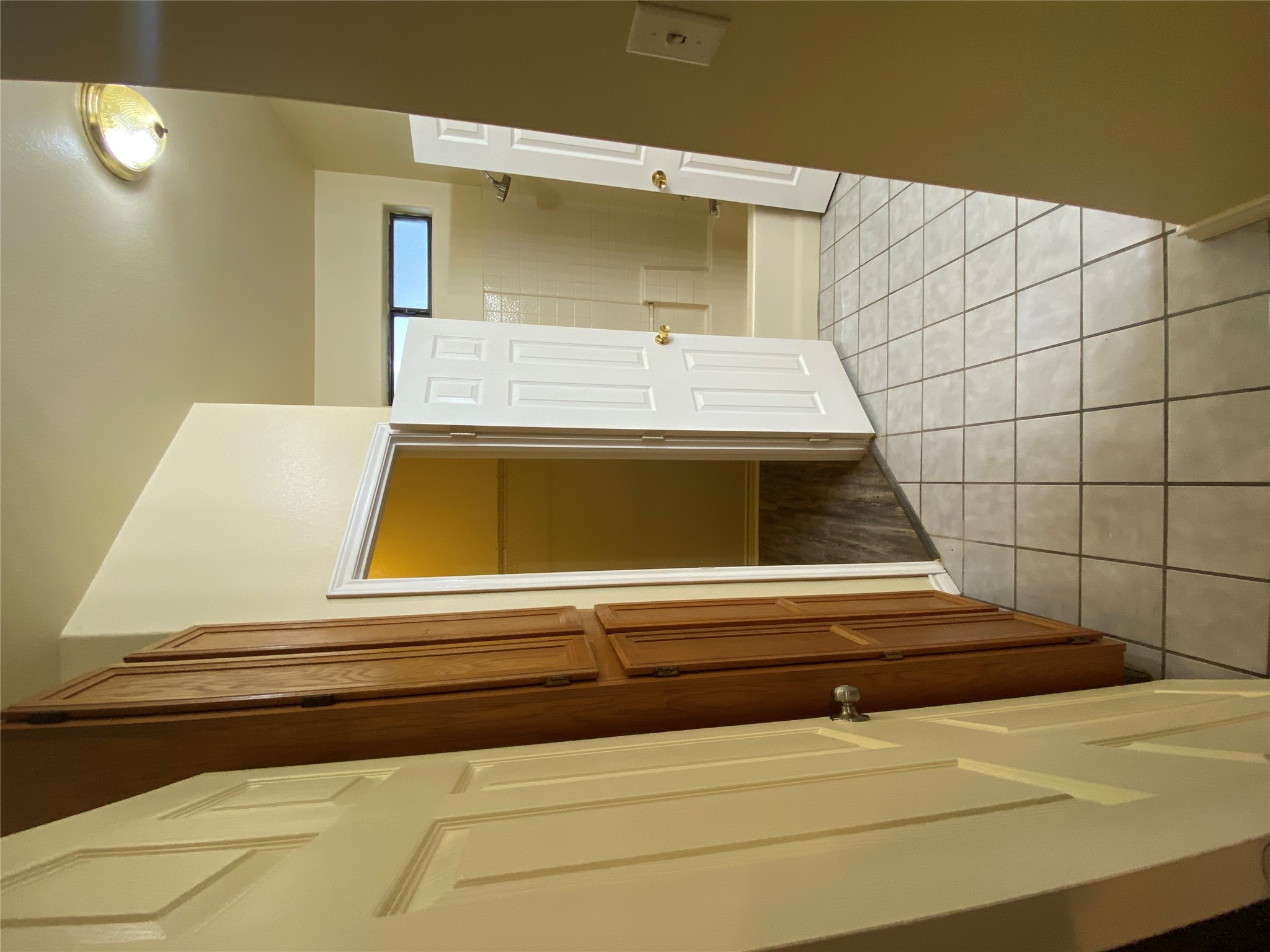 2605 Alcott Lane, Unit B Austin, TX 78748 - Photo 10 of 15 Functional flooring and a deep-soaking tub complete this utility space.
