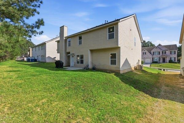 4925 Locherby Drive Fairburn, GA 30213 - Photo 40 of 85 a backyard of a house with lots of green space