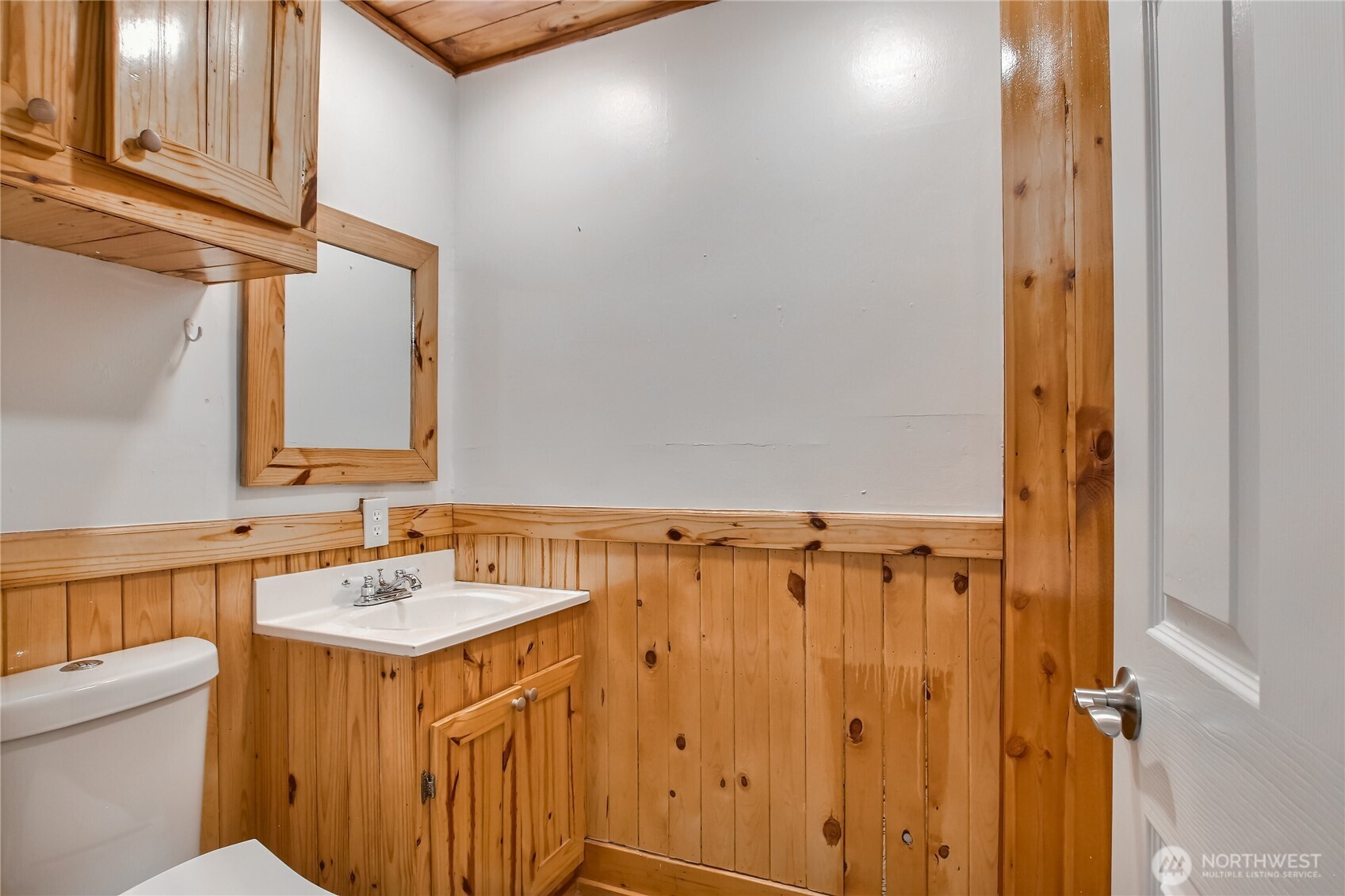 13610 Southeast 288th Street Kent, WA 98042 - Photo 15 of 32 a bathroom with a sink and a mirror
