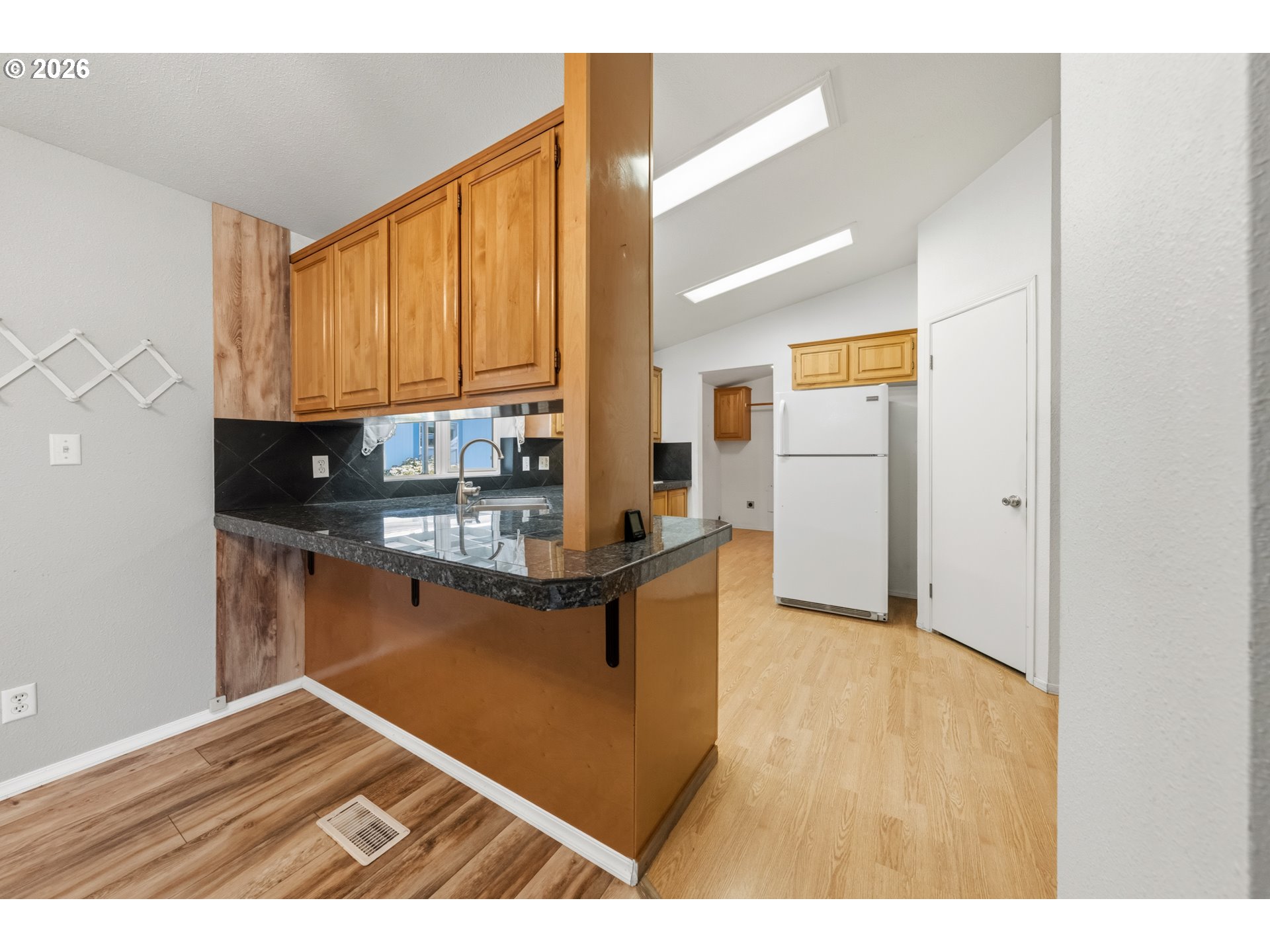 180 Twin Oaks Loop Winston, OR 97496 - Photo 10 of 43 Dining Area