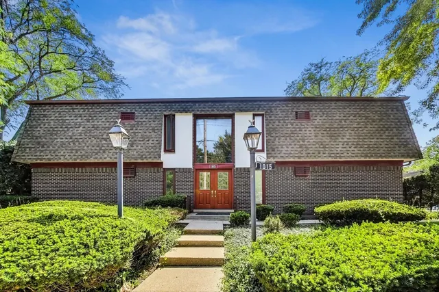 $185,000 | 1015 Deerfield Road, Unit 135, Deerfield, IL 60015