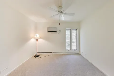 $189,000 | 1015 Deerfield Road, Unit 135, Deerfield, IL 60015