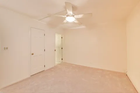 $189,000 | 1015 Deerfield Road, Unit 135, Deerfield, IL 60015