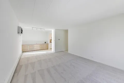 $189,000 | 1015 Deerfield Road, Unit 135, Deerfield, IL 60015