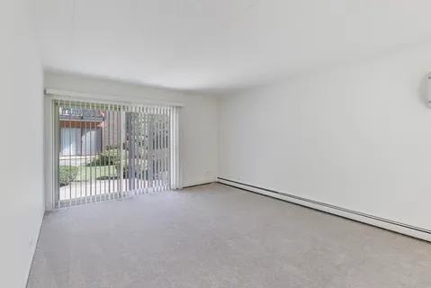 $189,000 | 1015 Deerfield Road, Unit 135, Deerfield, IL 60015