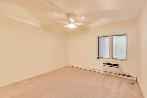 $189,000 | 1015 Deerfield Road, Unit 135, Deerfield, IL 60015