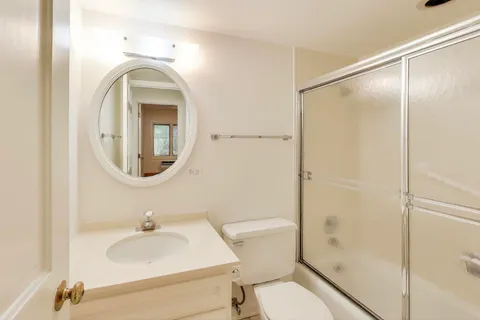 $189,000 | 1015 Deerfield Road, Unit 135, Deerfield, IL 60015