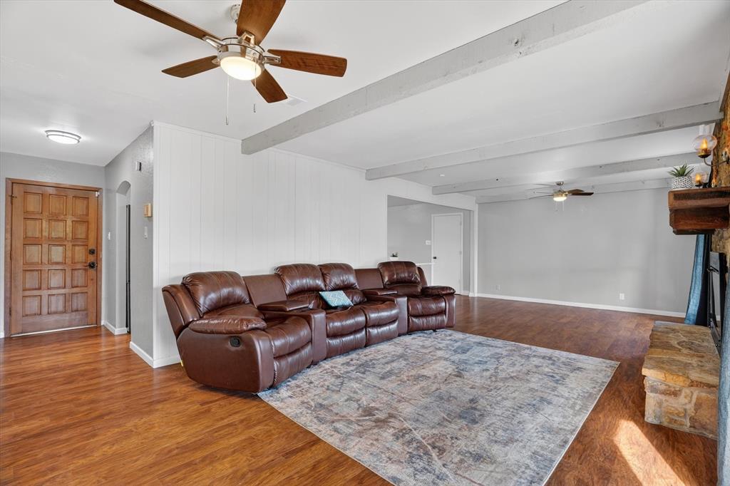 100 Green Meadows Circle Springtown, TX 76082 - Photo 9 of 40
