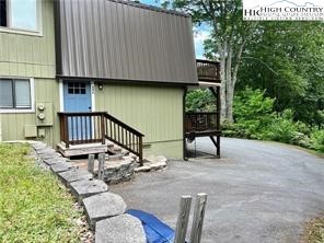 24 Laurel Ridge, Unit C Banner Elk, NC 28604 - Photo 13 of 14 a view of a house with backyard and sitting area