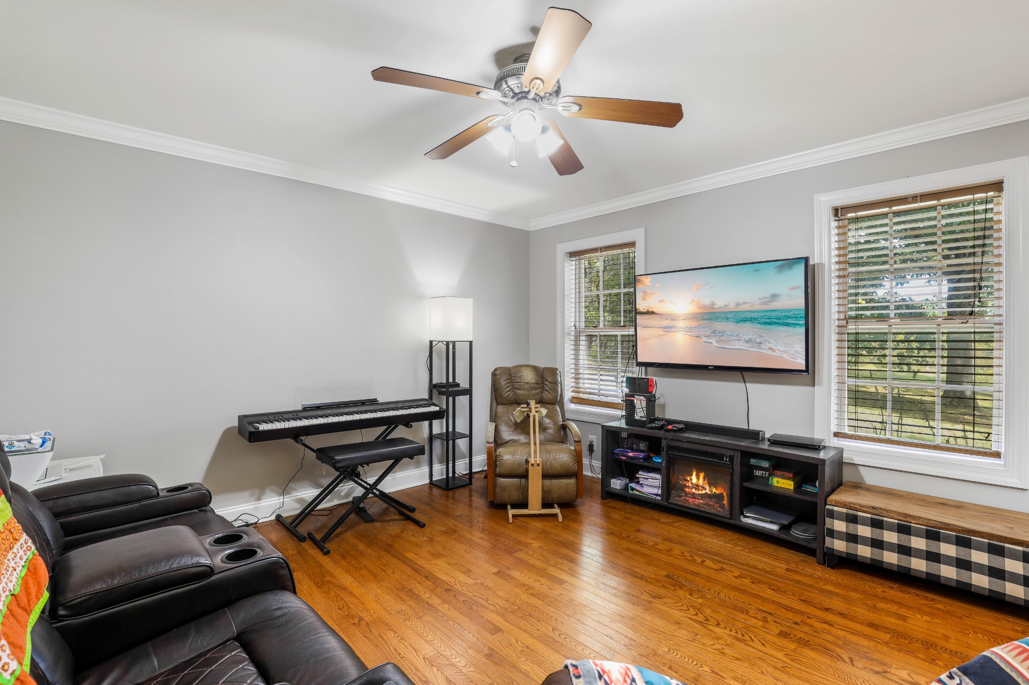 1073 Rector Lane Springfield, TN 37172 - Photo 8 of 25 a living room with furniture and a flat screen tv