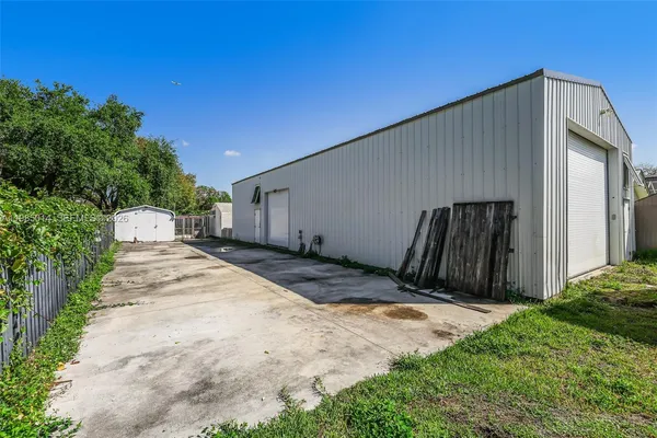 $2,200,000 | 5431 Southwest 109th Avenue, Davie, FL 33328