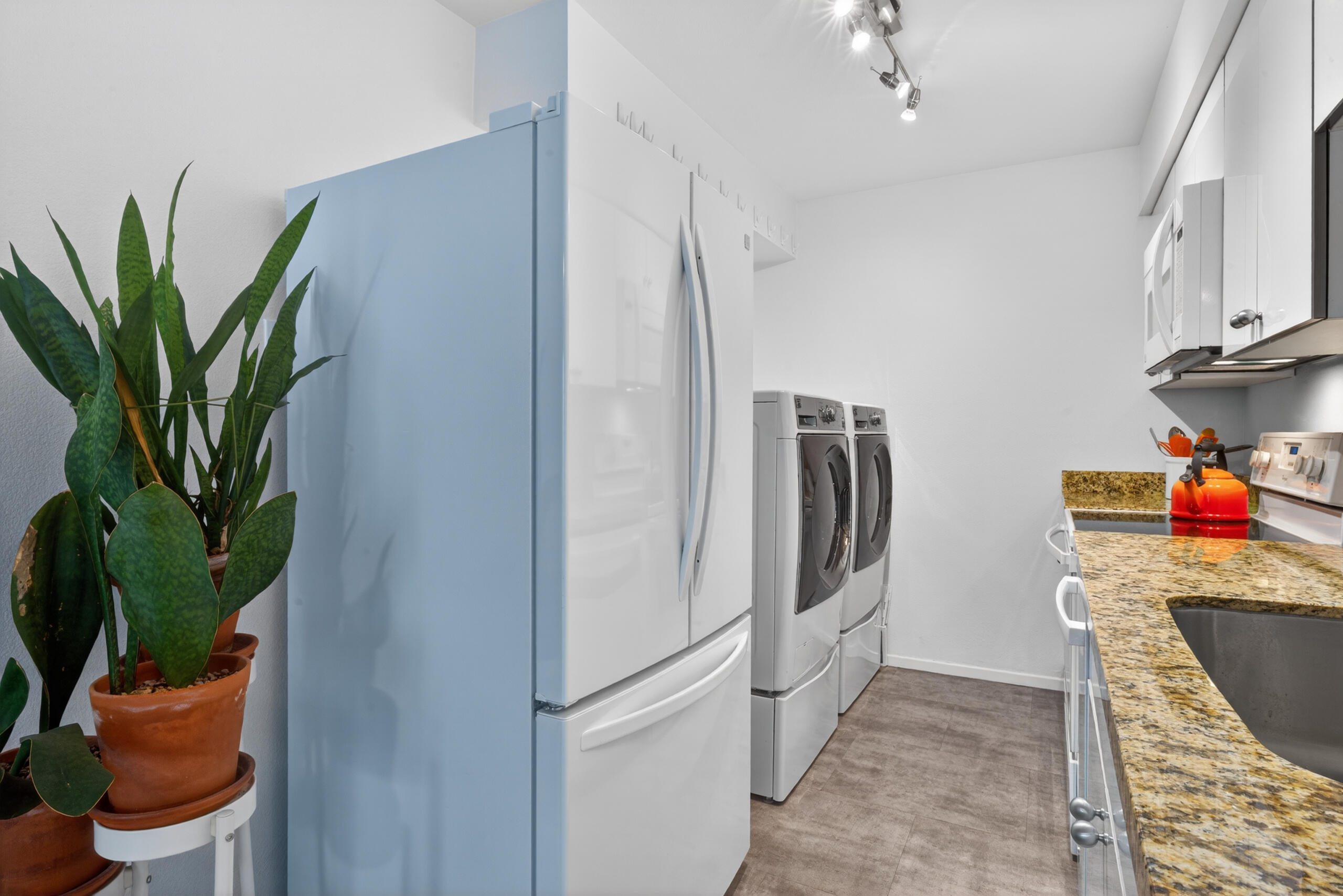 1150 East Amado Road, Unit 8C2 Palm Springs, CA 92262 - Photo 9 of 29 15-print-_DSC2694