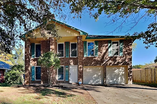 $2,350 | 4938 Garden Grove Road, Grand Prairie, TX 75052