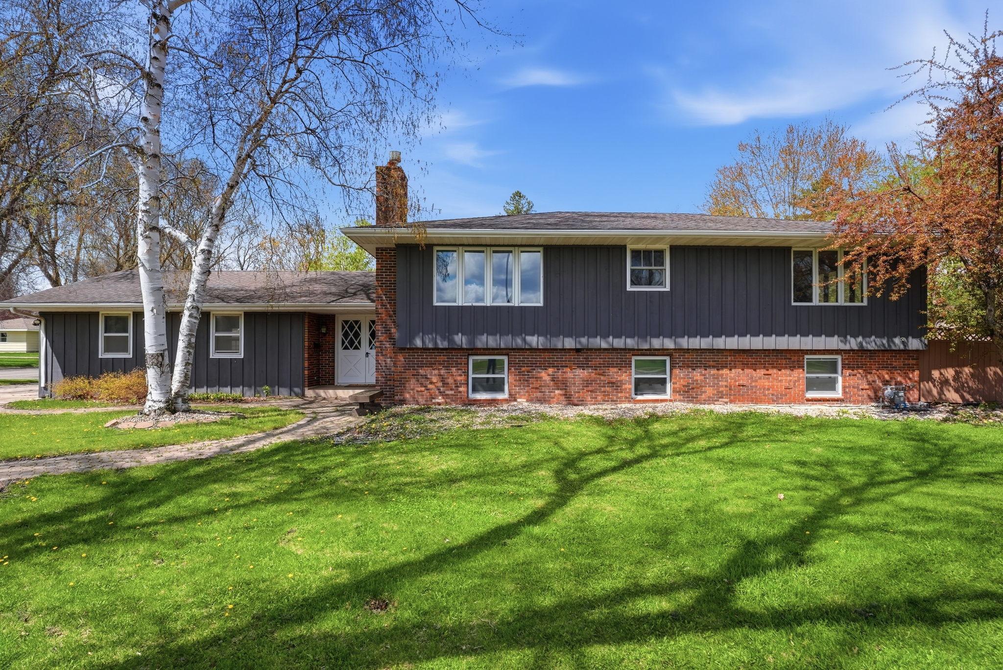 900 13th Avenue Southwest Willmar, MN 56201 - Photo 6 of 52