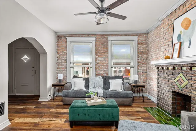 $1,795 | 5918 Southwest Avenue, St. Louis, MO 63139