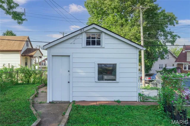 $1,795 | 5918 Southwest Avenue, St. Louis, MO 63139