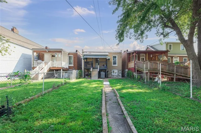 $1,795 | 5918 Southwest Avenue, St. Louis, MO 63139