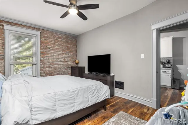 $1,795 | 5918 Southwest Avenue, St. Louis, MO 63139