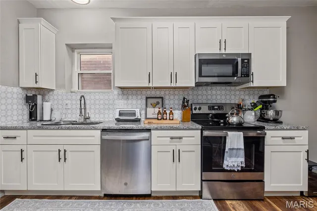 $1,795 | 5918 Southwest Avenue, St. Louis, MO 63139