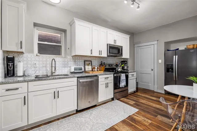 $1,795 | 5918 Southwest Avenue, St. Louis, MO 63139