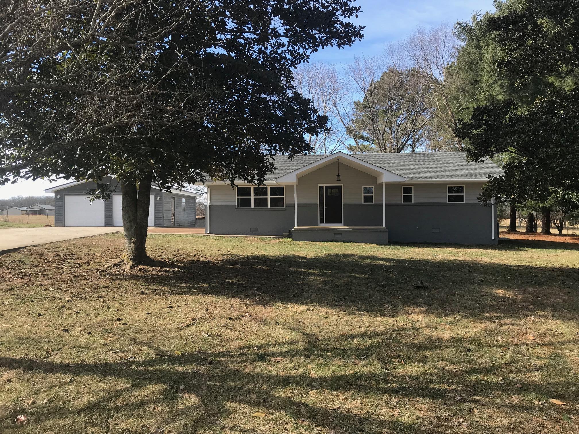 951 Lockmiller Road Winchester, TN 37398 - Photo 1 of 18 a front view of a house with a yard