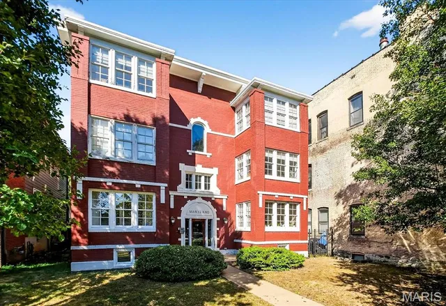 $250,000 | 4317 Maryland Avenue, Unit 2E, St. Louis, MO 63108