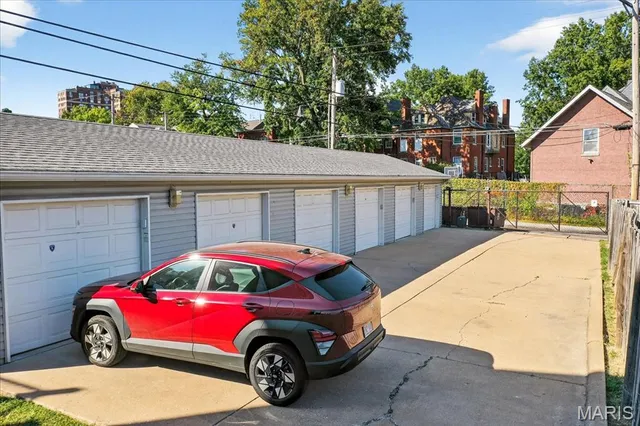 $250,000 | 4317 Maryland Avenue, Unit 2E, St. Louis, MO 63108