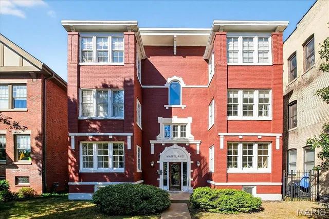 $250,000 | 4317 Maryland Avenue, Unit 2E, St. Louis, MO 63108