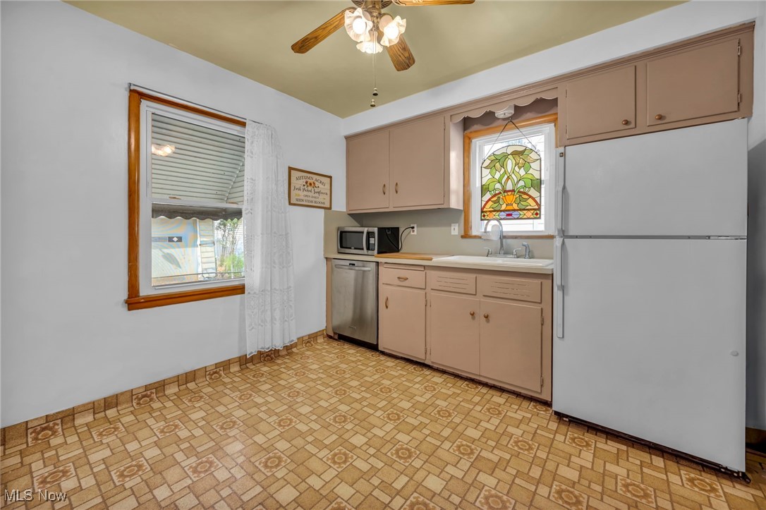 1518 Wilmar Road Cleveland, OH 44121 - Photo 10 of 34
