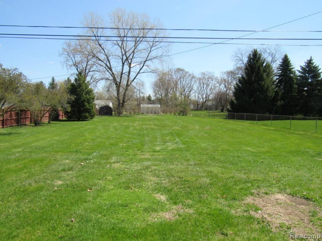 2827 Weaverton Rochester, MI 48307 - Photo 14 of 43 2827 WEAVERTON ROCHESTER HILLS (30).jpg