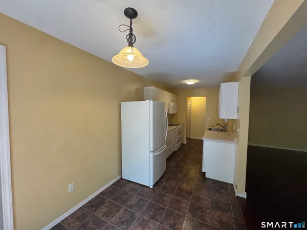 $1,850 | 95 Woodsedge Drive, Unit 3C, Newington, CT 06111
