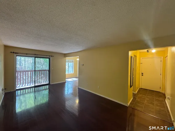 $1,850 | 95 Woodsedge Drive, Unit 3C, Newington, CT 06111