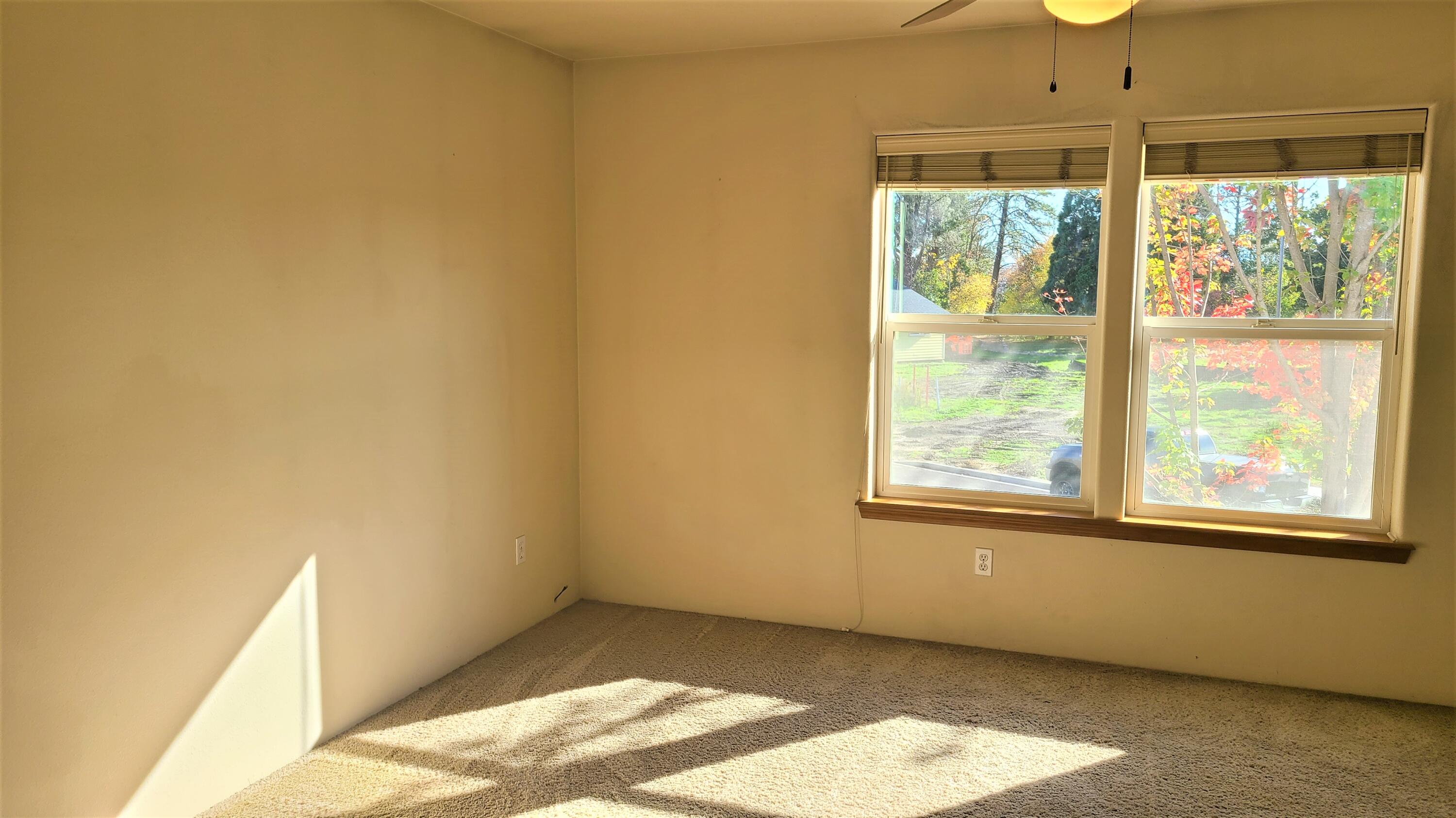329 Cascade Drive Central Point, OR 97502 - Photo 24 of 30 Gallery Image 24