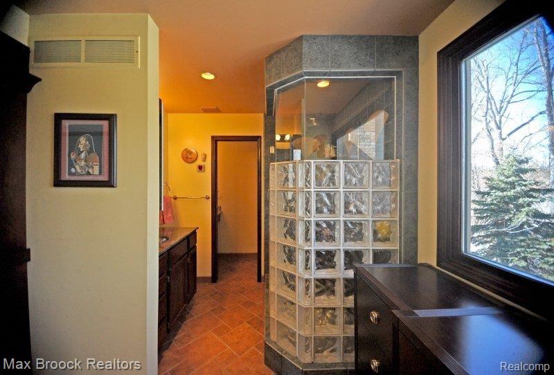 944 Ravine Terrace Court Rochester, MI 48307 - Photo 12 of 17 064DSC_7002 copy.jpg