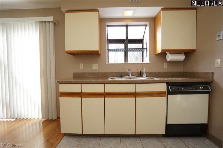1477 Rydalmount Road Cleveland, OH 44118 - Photo 9 of 25